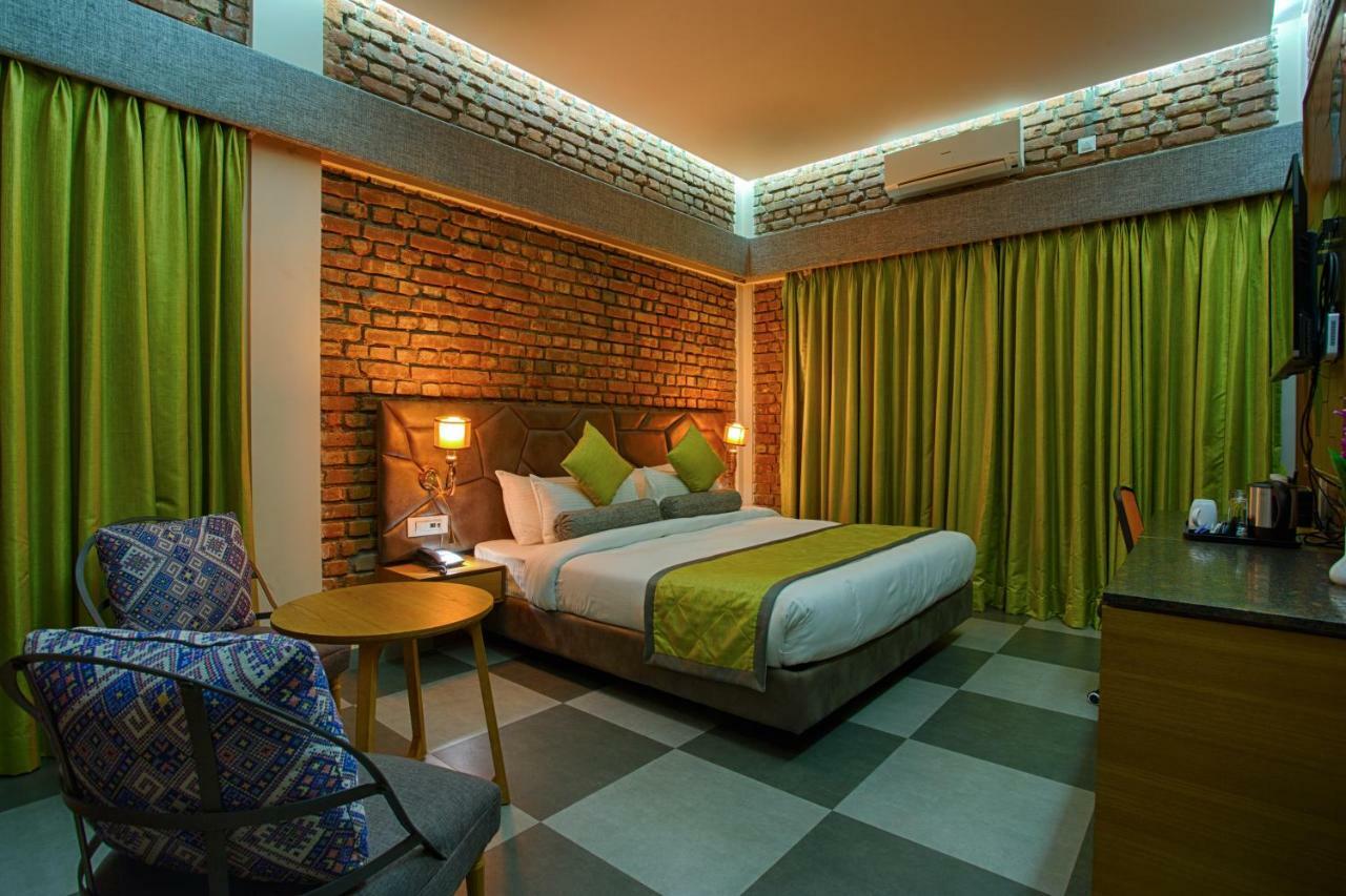 Four Vedas Hotel & Resort Siliguri Zewnętrze zdjęcie