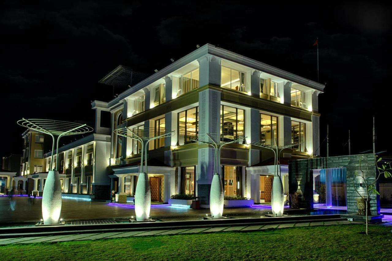 Four Vedas Hotel & Resort Siliguri Zewnętrze zdjęcie