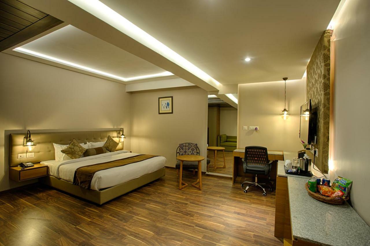 Four Vedas Hotel & Resort Siliguri Zewnętrze zdjęcie