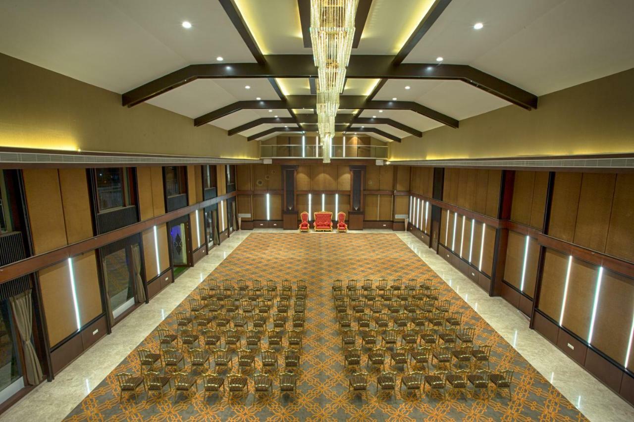 Four Vedas Hotel & Resort Siliguri Zewnętrze zdjęcie