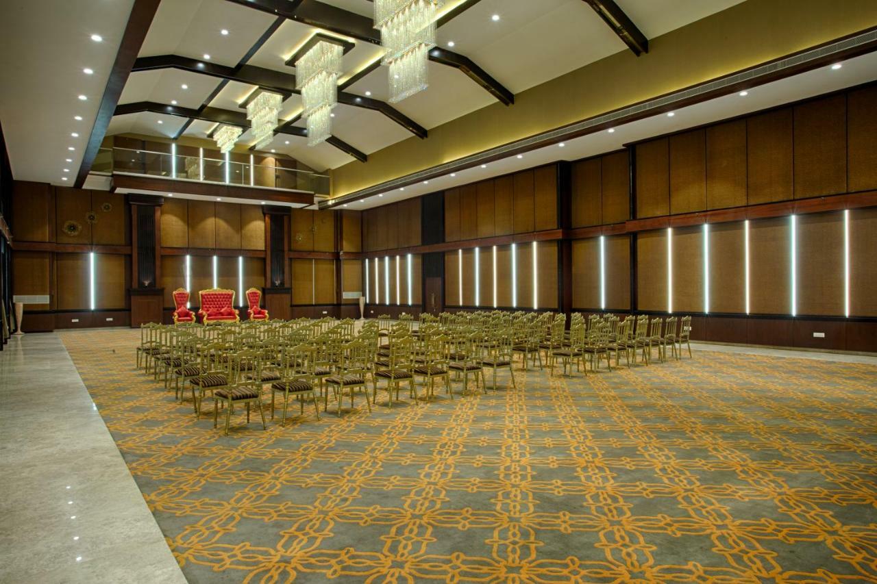 Four Vedas Hotel & Resort Siliguri Zewnętrze zdjęcie