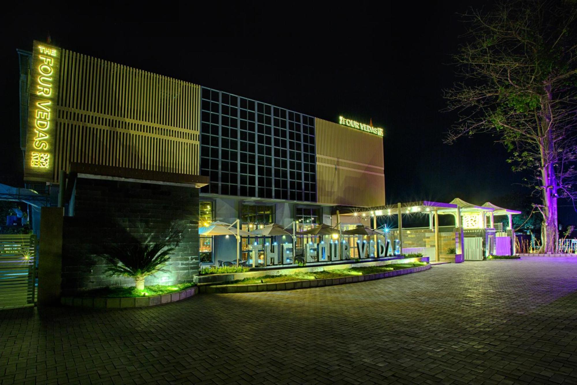 Four Vedas Hotel & Resort Siliguri Zewnętrze zdjęcie